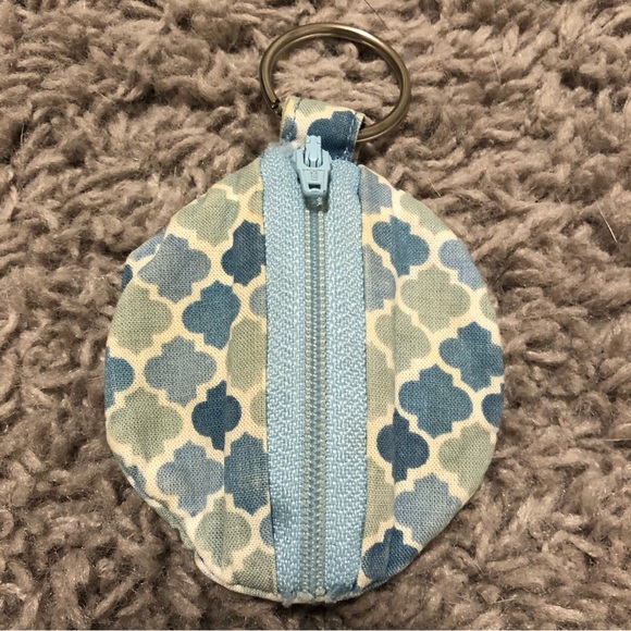 Set of 2 accessory keychain holder - Picture 3 of 6